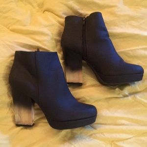 Like New UO Chunky Heel Booties